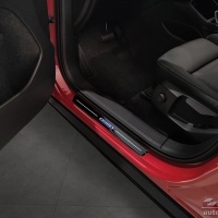 Nerez kryty prahů černé lesklé Hybrid Volvo XC40 -- od roku výroby 2017- Nerez kryty prahů černé lesklé Hybrid Volvo XC40 -- od roku výroby 2017-