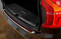 Kryt prahu zadních dveří Deluxe Volvo XC90 -- od roku výroby 2015- / 2019- /2024- (chrom / červeno-černý carbon) Kryt prahu zadních dveří Deluxe Volvo XC90 -- od roku výroby 2015- / 2019- /2024- (chrom / červeno-černý carbon)