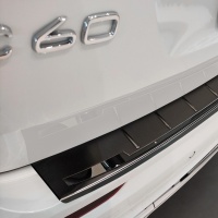 Kryt prahu zadn�ch dve�� nerez �ern�/�ern� leskl� Volvo XC60 II v�etn� R-Design/Plug-in Hybrid -- od roku v�roby 2017- / 2021-