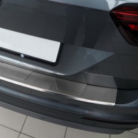 Nerezov� kryt prahu zadn�ch dve�� s hranou Volvo V60 II -- od roku v�roby 2018-