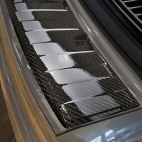 Kryt prahu zadn�ch dve�� carbon Volvo XC60 -- od roku v�roby 2013-17